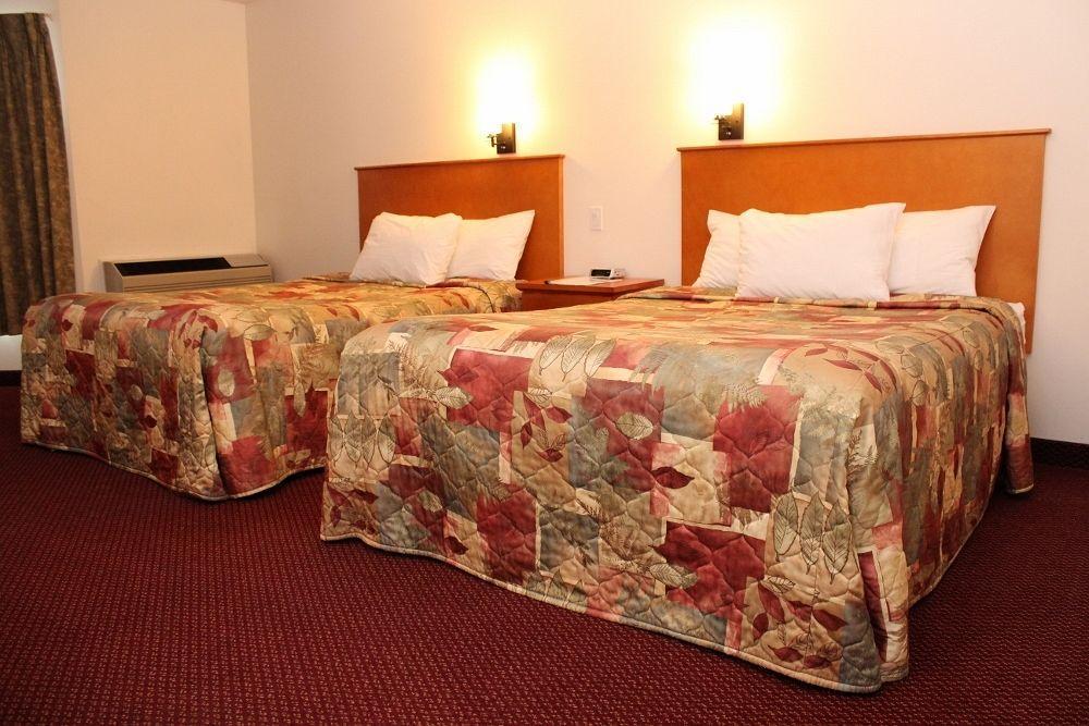 Maverick Motor Inn And Waterslide แคมลูปส์ ภายนอก รูปภาพ